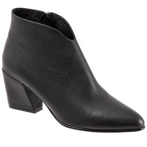 Bueno ankle bootie
